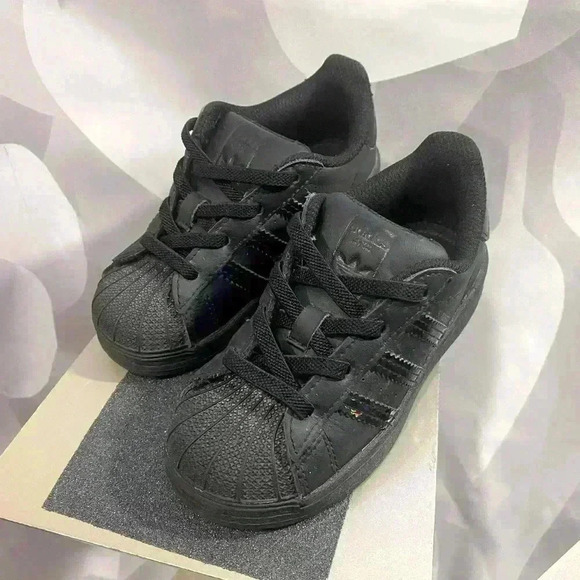Adidas SuperStar Girls Black Sneakers - Picture 1 of 6